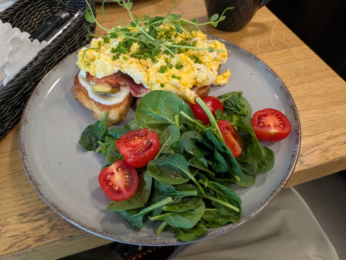 Giselle Cafe Bistro — Cafe